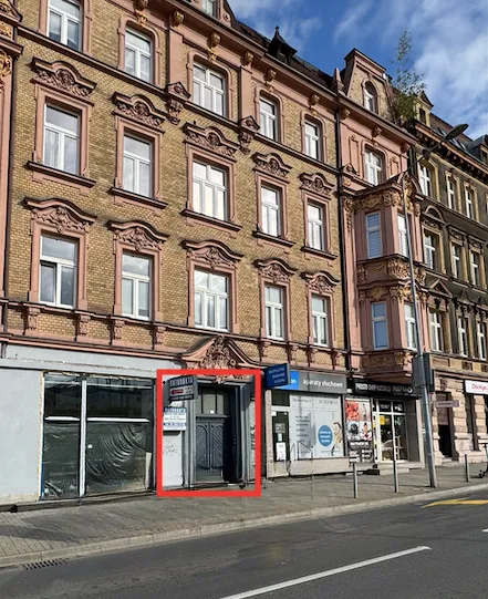 umów-wizytę-booking-wejście-do-kamienicy