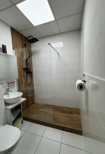 zobacz-gabinet-fizjoterapii-w-centrum-katowic-lazienka, clinic